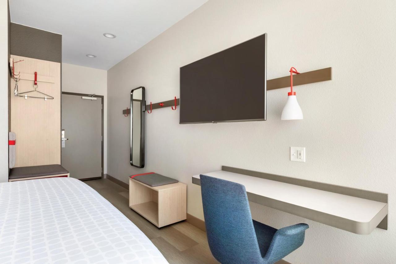 Avid Hotel-Midland Exterior photo